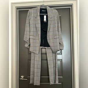 New York and Company/7th Avenue 2 Piece  suit. NEVER WORN, with TAGS